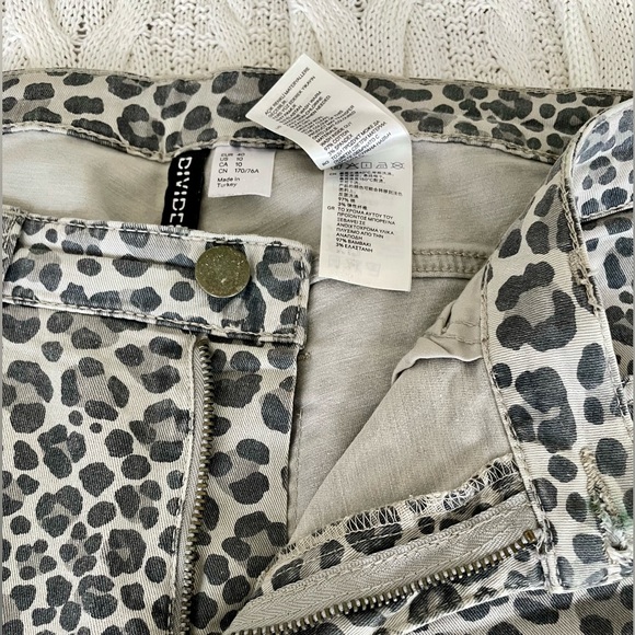 H&M Divided Leopard Print Straight Leg Jeans Size 10 - Picture 7 of 11